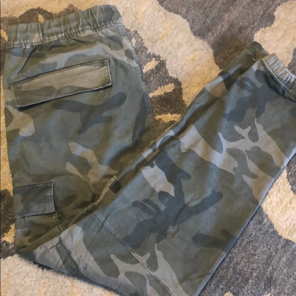 Abercrombie camo cargo pants